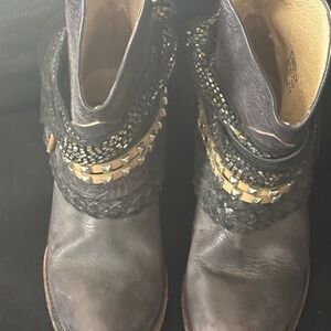 Freebird EZCAL size 7. Worn twice like new. Very fun with all the detail on boot